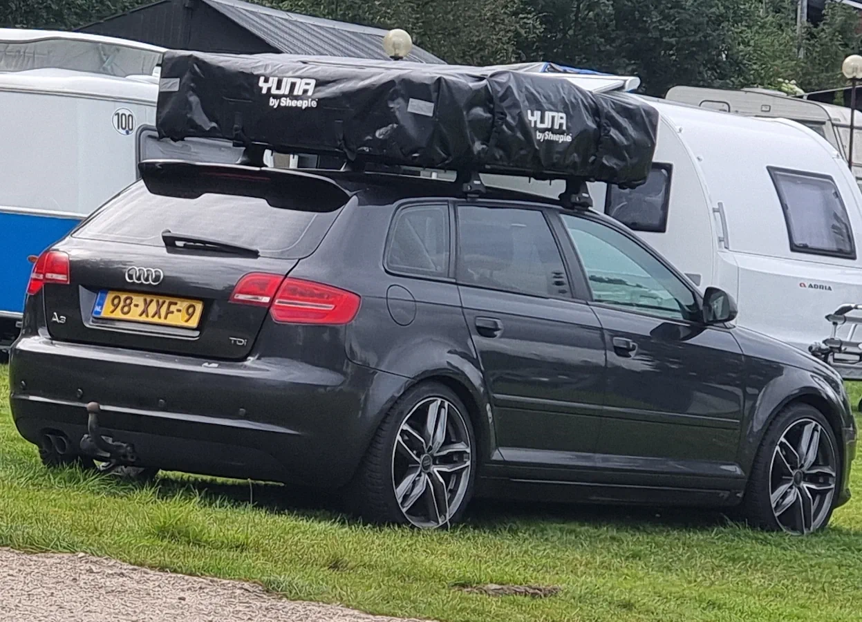 Daktent op audi a3 op camping