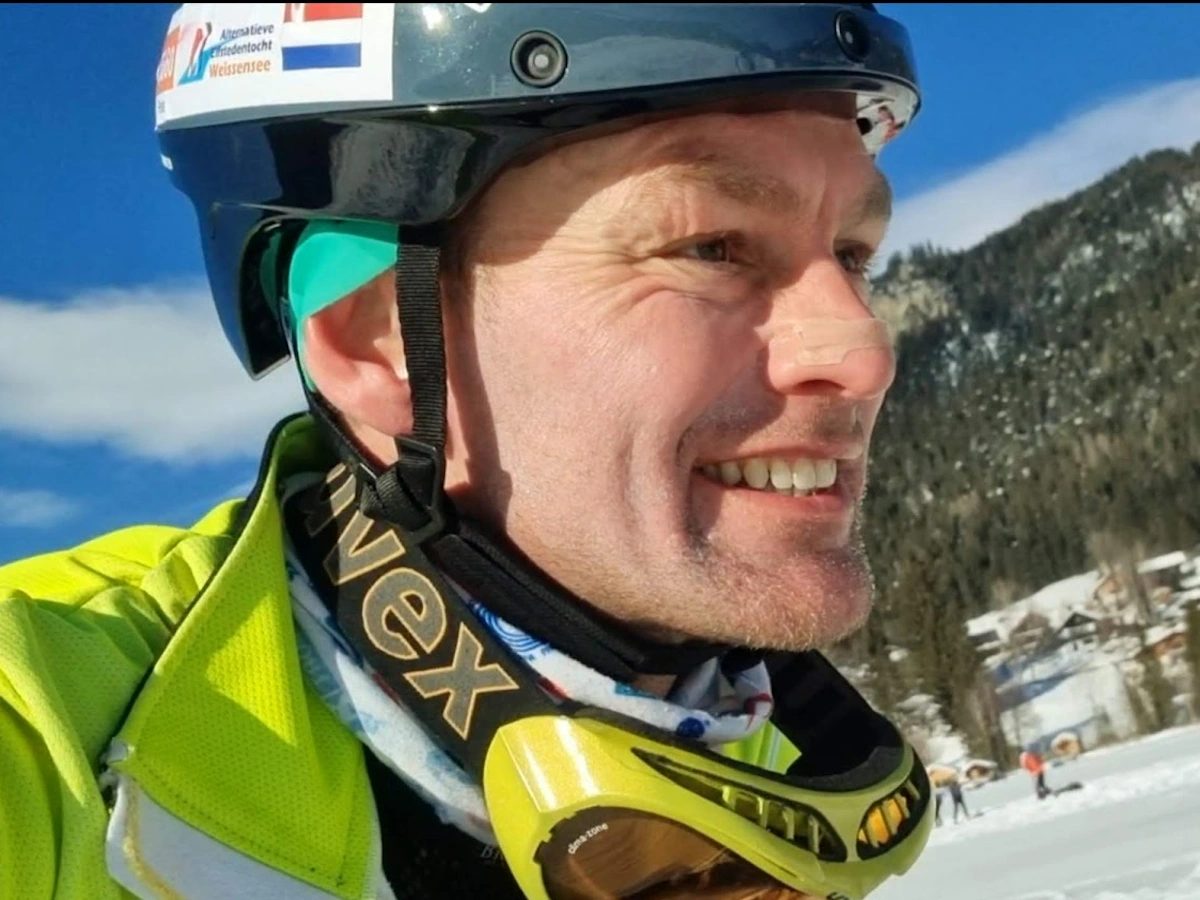 Ik ben aan het schaatsen op de Weissensee met de UVEX skibril