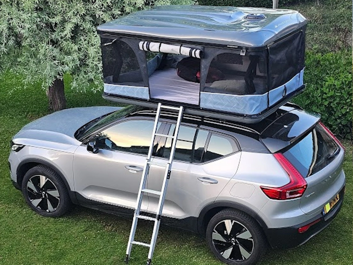James Baroud Odyssey M op volvo schuin van boven